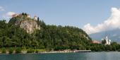 Bled slottet ligger på en klippetop 130 meter over Bled søen