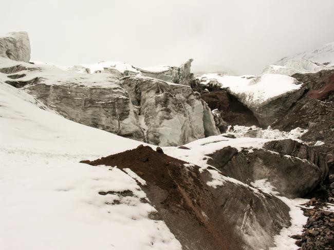 Gletcher på Cotopaxi tæt ved refugiet Gletcher på Cotopaxi tæt ved refugiet