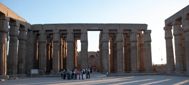 Amensophis d. III's gårdplads i Luxor templet Amensophis d. III's gårdplads i Luxor templet