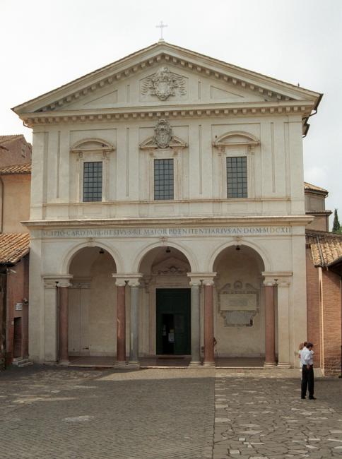 San Sebatiano uden for murene har fået navn efter Sankt Sebastiano som liger begravet i katakomberne under kirken San Sebatiano uden for murene har fået navn efter Sankt Sebastiano som liger begravet i katakomberne under kirken