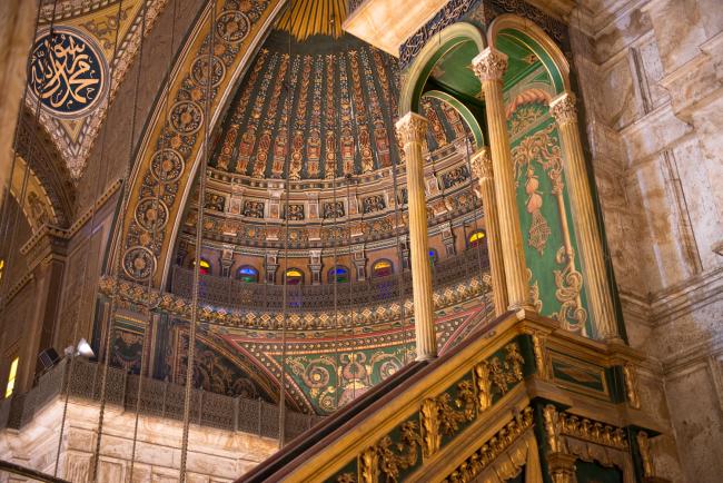 Minbar og en af halvkuplerne i Muhammad Ali moskeen i Cairo Minbar og en af halvkuplerne i Muhammad Ali moskeen i Cairo
